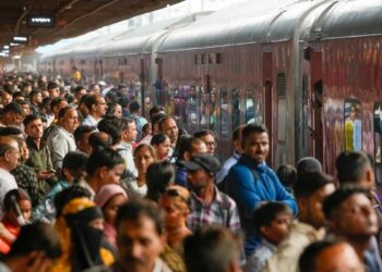 यूपी, बिहार के लोग तो यूं ही बदनाम हैं! दक्षिण भारत की इस ट्रेन में होती है सबसे ज्यादा भीड़, चींटी चलने तक की नहीं होती जगह