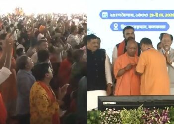 CM योगी आदित्यनाथ ने शुभेंदु अधिकारी को मंच पर गिफ्ट में क्या दिया? खुशी से झूम उठी पब्लिक