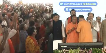 CM योगी आदित्यनाथ ने शुभेंदु अधिकारी को मंच पर गिफ्ट में क्या दिया? खुशी से झूम उठी पब्लिक
