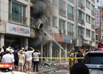 Delhi AC Blast में 9 की मौत! इन वजहों से एसी बनता है 'टाइम बम', ये 5 गलतियां कभी न करें