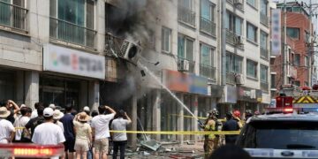 Delhi AC Blast में 9 की मौत! इन वजहों से एसी बनता है 'टाइम बम', ये 5 गलतियां कभी न करें