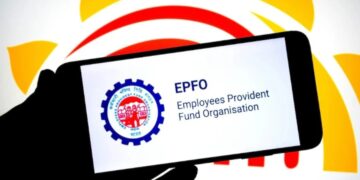 हर महीने कटता है PF लेकिन रिटायरमेंट में कितना पैसा मिलेगा? EPF और EPS का पूरा गणित समझिए