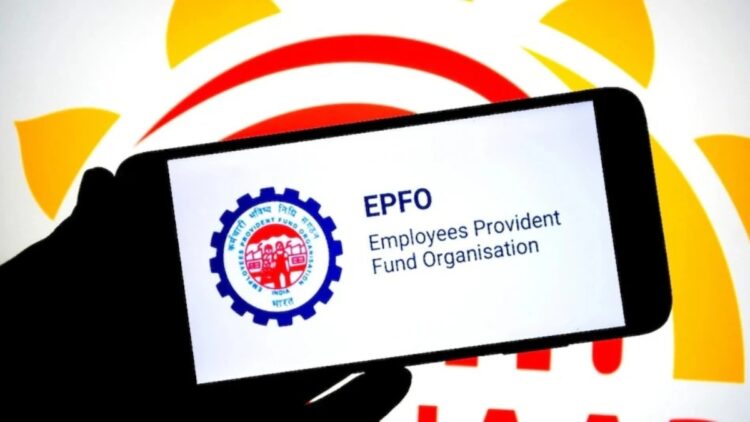 हर महीने कटता है PF लेकिन रिटायरमेंट में कितना पैसा मिलेगा? EPF और EPS का पूरा गणित समझिए