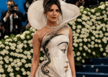 Isha ambani wore blouse with 1800 diamonds, aliabhatt, priyanka chopra and karan johar also saly at red carpet