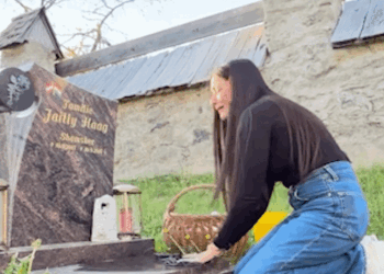Celina jately cried in son”s grave in a heartbreaking video