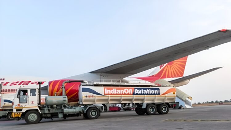 Jet Fuel Price: महंगे कच्चे तेल के बीच घरेलू एयरलाइंस को बड़ी राहत, नहीं बढ़े ATF के दाम