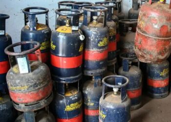एक दिन में कितनी LPG बना रहा है भारत, केंद्रीय मंत्री ने उत्पादन को लेकर साझा की अहम जानकारी