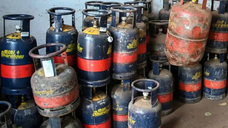 एक दिन में कितनी LPG बना रहा है भारत, केंद्रीय मंत्री ने उत्पादन को लेकर साझा की अहम जानकारी