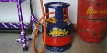 छोटू सिलेंडर भी हो गया महंगा, 261 रुपये बढ़ी कीमत; जानिए अब कितने का मिलेगा 5 किलो वाला सिलेंडर