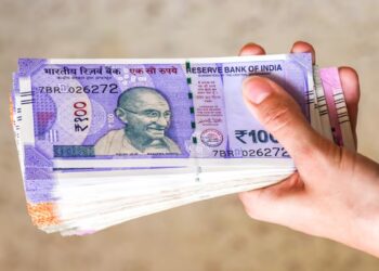 PPF में एकमुश्त ₹1,50,000 सालाना जमा करेंगे तो मेच्योरिटी पर कितना मिलेगा, समझें कैलकुलेशन