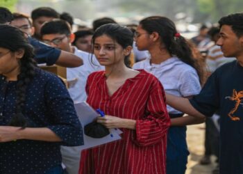 नीट पेपर लीक मामला: केस दर्ज करते ही CBI की बड़ी कार्रवाई, एक शख्स को हिरासत में लिया, उसके दोनों बेटे डॉक्टर हैं