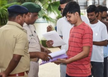 NEET पेपर लीक का खुलासा कैसे हुआ? रात 8 बजे से शुरू हुई पड़ताल, सुबह 3 बजे तक खुल गई पूरी चेन, जानें