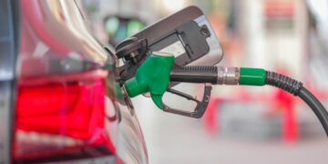 Petrol Price Hike: पेट्रोल के दामों में लगी आग! अमेरिका तक पहुंचा ईरान युद्ध का असर, 50% महंगा हुआ ईंधन