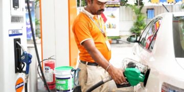 देश के किसी भी हिस्से में पेट्रोल-डीजल की कोई किल्लत नहीं, तेल की कमी पर Indian Oil ने दिया ये जवाब