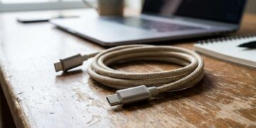 Phone की Charging Cable हो रही है Damage? ये 5 'खतरनाक' गलतियां आज ही सुधारें