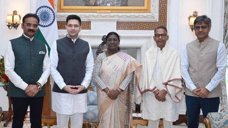 राघव चड्ढा ने राष्ट्रपति मुर्मू से की मुलाकात, आम आदमी पार्टी पर साधा निशाना