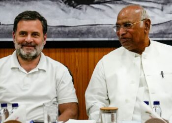 केरल के मुख्यमंत्री की कुर्सी पर कौन बैठेगा? जानें कांग्रेस में किन 3 नामों पर हो रही चर्चा