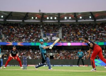 RCB vs LSG IPL Match: प्लेऑफ की उम्मीदों के लिए भिड़ेगी Bangalore, सम्मान बचाने उतरेगी Lucknow
