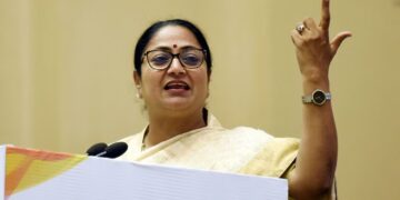 दिल्ली सरकार की कमाई में जबरदस्त उछाल! GST के बिना भी बढ़ा राजस्व, स्टांप ड्यूटी और एक्साइज ने भरी तिजोरी