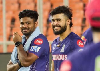 Rajasthan Royals को दोहरा झटका, Delhi Capitals से हार के बाद कप्तान Riyan Parag हुए चोटिल