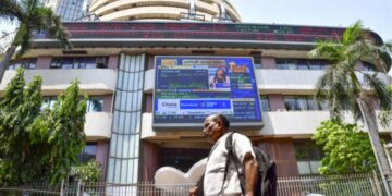 Stock Market Today: लाल निशान में खुला शेयर बाजार, इन शेयरों ने बड़ी गिरावट के साथ शुरू किया कारोबार
