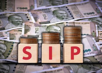 SIP Calculator: हर महीने 10,000 की SIP करें तो 5 साल में कितना फंड होगा तैयार? देखें कैलकुलेशन