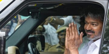 थलपति विजय की कॉन्वॉय सुरक्षा वापस ली गई, शपथ ग्रहण पर बढ़ा सस्पेंस, इधर AIADMK ने विधायकों को रिसोर्ट में भेजा