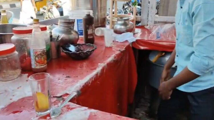 गंभीर आरोप, लस्सी में पेशाब मिलाते हुए देखा गया युवक, मौके पर जुटी भीड़ ने काटा हंगामा
