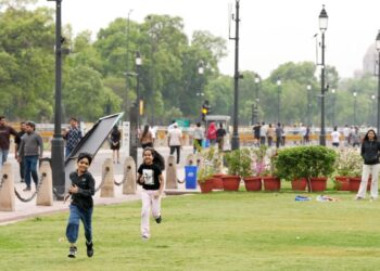 दिल्ली-NCR में आज भी छाए रहेंगे बादल, जानें आपके राज्य में कैसा रहेगा आज का मौसम