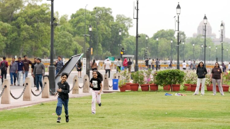 दिल्ली-NCR में आज भी छाए रहेंगे बादल, जानें आपके राज्य में कैसा रहेगा आज का मौसम