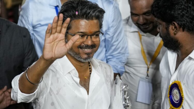 TVK की बैठक में विधायक दल के नेता चुने गए विजय, सरकार बनाने के लिए “हाथ नहीं फैलाएगी” पार्टी
