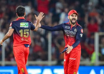 ipl 2026 gt rcb uproar over rajat patidar wicket virat kohli fumes at umpire decision