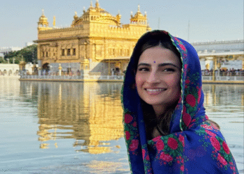बॉलीवुड एक्ट्रेस पलक तिवारी ने गोल्डन टेंपल में माथा टेका:दुपट्‌टे से सिर ढककर आईं, गुरबाणी सुनी; पहली यात्रा का अनुभव साझा किया