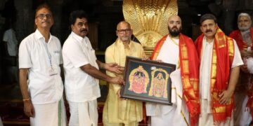 तिरुमला मंदिर पहुंचे अनंत अंबानी, पूजा-अर्चना के बाद कराया मुंडन; दान करेंगे 25 इलेक्ट्रिक बसें, ड्राइवरों का खर्च भी उठाएगी रिलायंस