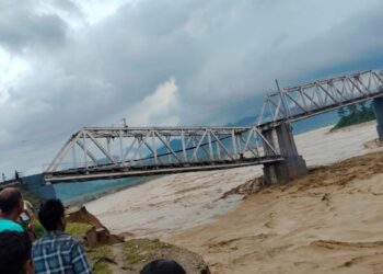 असम में भारी बारिश से तबाही, पुल तक टूट गया, कई इलाकों में बाढ़ जैसे हालात, अमित शाह ने सीएम हिमंता को मदद का भरोसा दिया