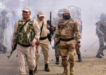 मणिपुर में संदिग्ध उग्रवादियों ने घर में सो रहे तीन लोगों को मार डाला, 7 घरों में लगाई आग