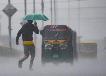 दिल्ली-NCR में आज बदलेगा मौसम का मिजाज, UP-बिहार-MP में भारी बारिश का अलर्ट, जानें अन्य राज्यों का हाल