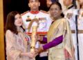 पद्म भूषण मिलने के बाद भावुक हुईं सिंगर अल्का याग्निक:कहा- मुश्किल दौर से गुजर रही हूं; 2 साल पहले अचानक सुनाई देना बंद हुआ, सिंगिंग छोड़ी