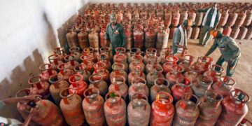 रसोई गैस के दाम बढ़े, ₹29 महंगा हुआ 14.2 किलोग्राम वाला सिलेंडर, तीन महीने में 89 रुपये बढ़ीं कीमतें