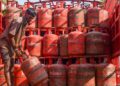 ₹29 महंगा हुआ 14.2 किलो वाला LPG सिलेंडर, जानें आपके शहर में अब कितने रुपये में मिलेगा घरेलू गैस सिलेंडर