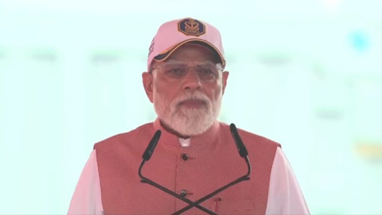 PM मोदी ने नौसेना को 3 युद्धपोत सौंपे, कहा- ‘जितना मजबूत समुद्री सामर्थ्य, उतना ज्यादा आर्थिक-रणनीतिक प्रभाव, भारत खुद को तैयार कर रहा’