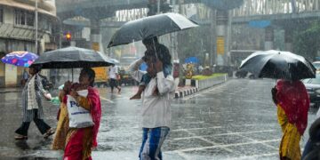 आज का मौसमः कहां तक पहुंचा मानसून? बिहार से लेकर मुंबई तक आंधी तूफान के साथ बारिश का अलर्ट; दिल्ली में बढ़ी गर्मी