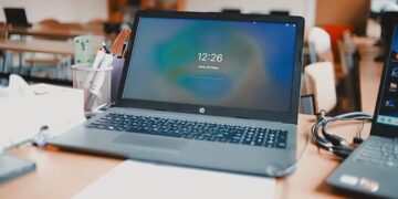 नया Laptop लेने के बाद सबसे पहले क्या करें? जानिए एक्सपर्ट्स की जरूरी सलाह