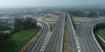 New Noida Mega Plan: नया नोएडा का यमुना और गंगा एक्सप्रेसवे से होगा सीधा कनेक्शन, शहर के चारों ओर बनेगी 130 मीटर चौड़ी सड़क!