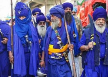 उत्तराखंड: साथियों को छुड़ाने की मांग पर अड़े निहंग सिख, बुजुर्ग को बंधक बना हथियारों के साथ गुरुद्वारे की छत पर चढ़े