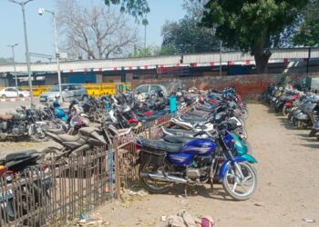 रेल कर्मचारियों के लिए फ्री पार्किंग की सुविधा खत्म, स्टेशन पर काम करने वालों को भी देनी होगी पार्किंग फीस