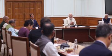 वैश्विक अनिश्चितताओं के बीच इकोनॉमिक एडवाइजरी काउंसिल के सदस्यों के साथ PM मोदी ने की बैठक, इन मुद्दों पर हुई चर्चा