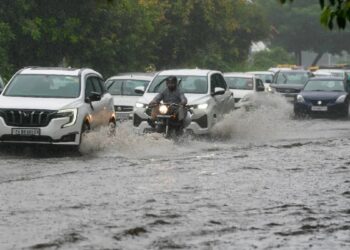 IMD Weather Update: दिल्ली-UP समेत इन राज्यों में आंधी-बारिश का अलर्ट, अगले 7 दिन कैसा रहेगा आपके राज्य का मौसम?