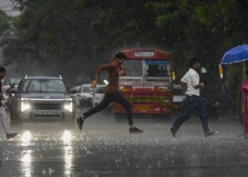 4 राज्यों में भारी बारिश का रेड अलर्ट, छत्तीसगढ़ में दस्तक दे सकता है मानसून, 5 राज्यों में हीटवेव का अलर्ट जारी