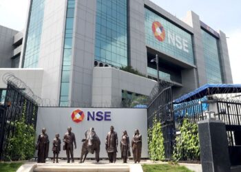 NSE IPO: नेशनल स्टॉक एक्सचेंज ला सकता है 30,000 करोड़ रुपये का आईपीओ, SEBI के पास जमा किए दस्तावेज